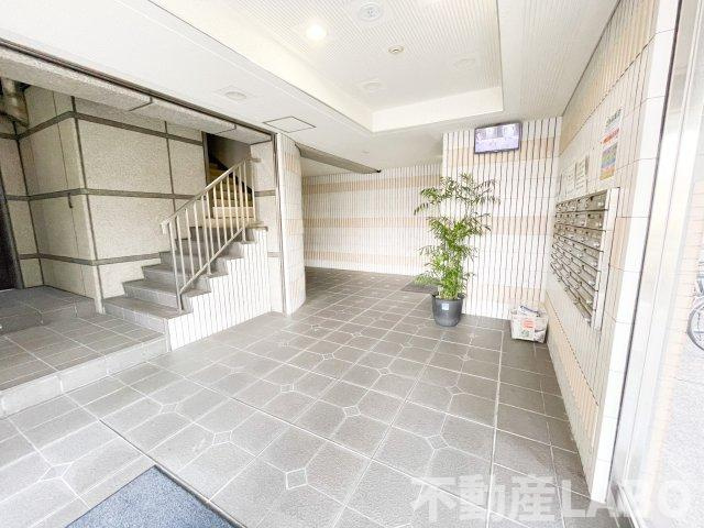 シャルマン・シェソワのロビー