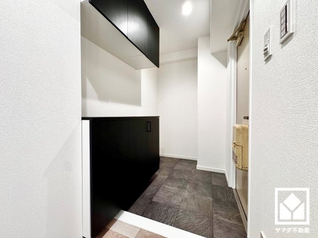 グラン・ドムール山科の玄関