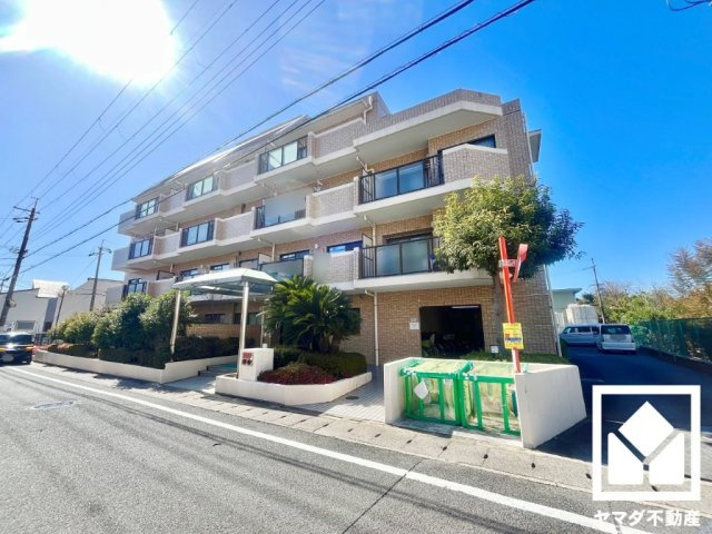 グラン・ドムール山科の外観