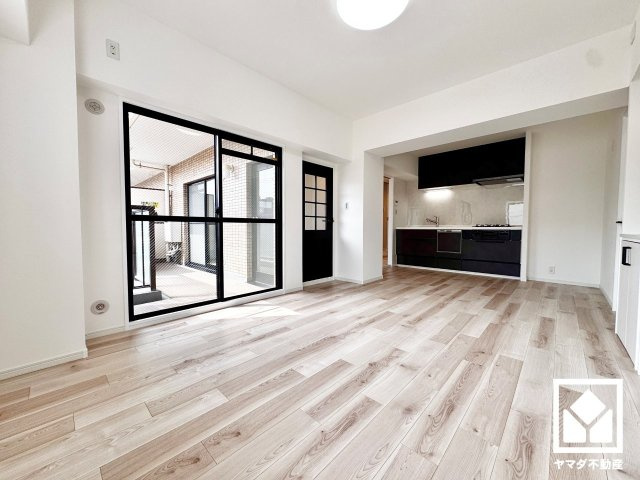 グラン・ドムール山科の居間・リビング