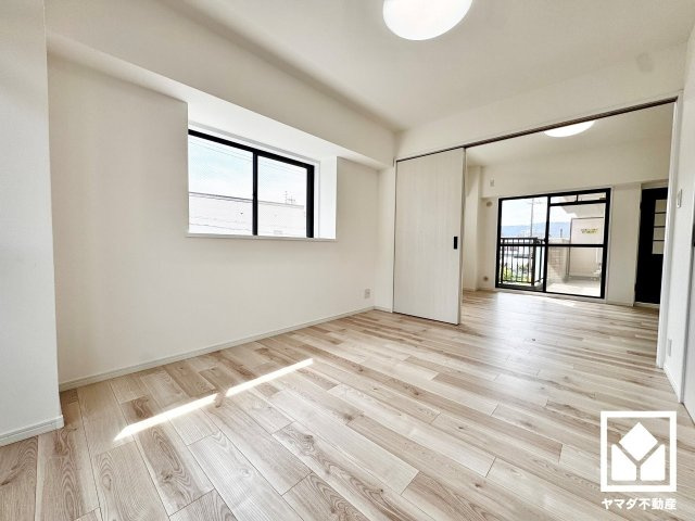 グラン・ドムール山科の洋室