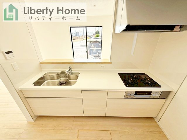 かすみがうら市下稲吉第15　新築戸建　2号棟のキッチン|同形状・同仕様