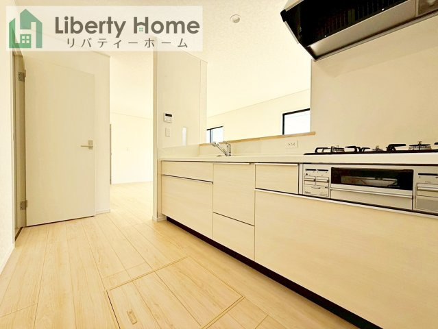 かすみがうら市下稲吉第15　新築戸建　2号棟のキッチン|同形状・同仕様