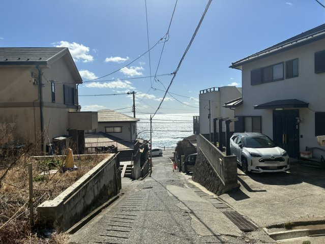 海一望！江ノ電と相模湾を望む、腰越の土地の周辺|周辺道路からも海を臨みます