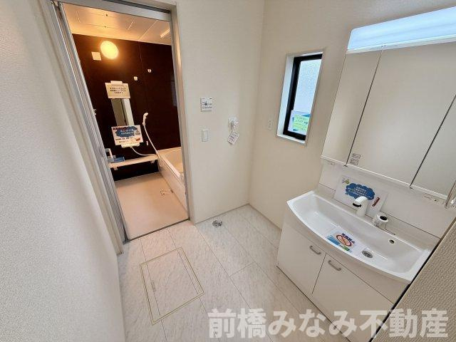 【新築平屋】高崎市箕郷町生原第7　４号棟(全４棟)　リーブルガーデン　新築建売分譲の独立洗面台|独立洗面台、小物を置くことができて便利です