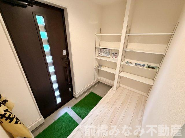 【新築平屋】高崎市箕郷町生原第7　４号棟(全４棟)　リーブルガーデン　新築建売分譲の玄関|きれいな玄関です