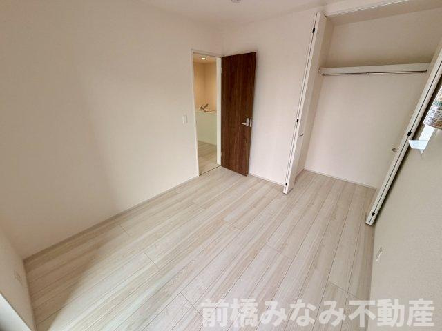 【新築平屋】高崎市箕郷町生原第7　４号棟(全４棟)　リーブルガーデン　新築建売分譲の洋室|落ち着いた色調の洋室です