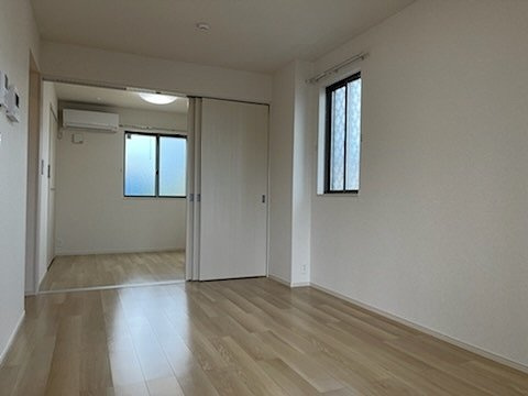 ゆったり過ごせる居間です