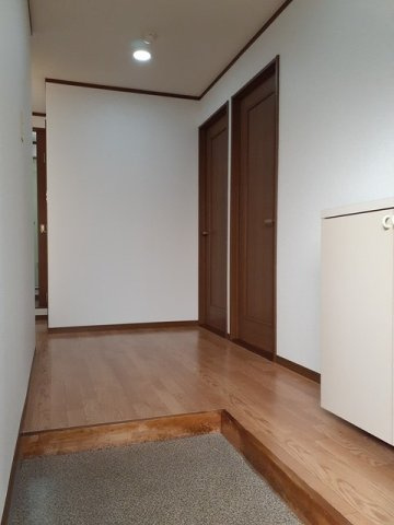 収納もある玄関です
