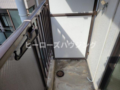 【バルコニー】 | メゾンドール豊寿荘 | 洗濯機置き場です！