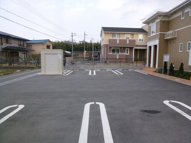 ラフレシールの駐車場