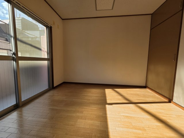 ゆったり過ごせる居間です