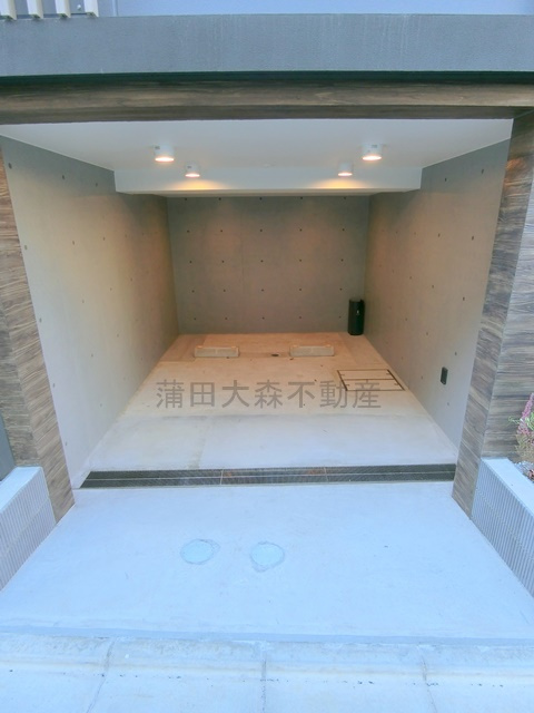 GRAN PASEO大森Ⅱの駐車場|敷地内屋根付き平置き駐車場35.200円　空き状況等詳細はお問合せ下さい。