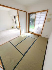 シャリエ門真グランマークスの和室|和室5.0帖
■物件内覧・資金計画相談・住宅ローン相談、リフォーム相談、お問合せ受付中■
※当日・翌日のご内覧、ご相談はお電話でのお問合せがスムーズです！