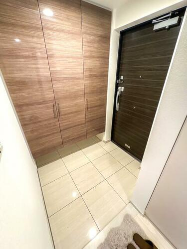 シャリエ門真グランマークスの玄関|シューズボックス
■物件内覧・資金計画相談・住宅ローン相談、リフォーム相談、お問合せ受付中■
※当日・翌日のご内覧、ご相談はお電話でのお問合せがスムーズです！