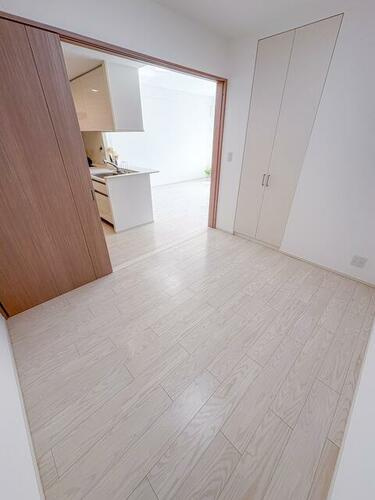 シャリエ門真グランマークスの洋室|洋室5.0帖
■物件内覧・資金計画相談・住宅ローン相談、リフォーム相談、お問合せ受付中■
※当日・翌日のご内覧、ご相談はお電話でのお問合せがスムーズです！