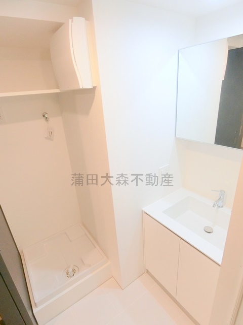 GRAN PASEO大森Ⅱの洗面所|洗面脱衣所　独立洗面台　棚付きの洗濯置き場