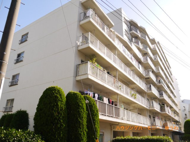 【外観】 | 目白ガーデニア | 洗練された印象の外観で訪れる人の記憶にも残るスタイリッシュな邸宅。