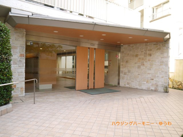 【エントランス】 | 目白ガーデニア | 清潔感と歓迎感があるエントランスホールとなります。