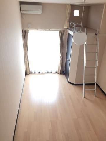 レオネクストコーポシャロームの居間・リビング|ゆったりとしたリビングです