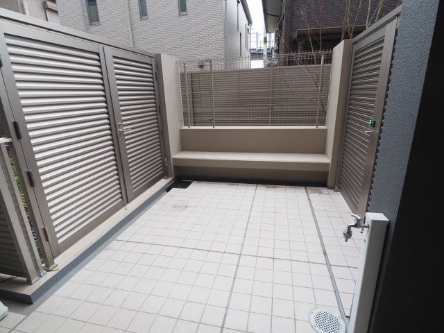 【バルコニー】 | アトラスシティ千歳烏山グランスイート風ノ棟