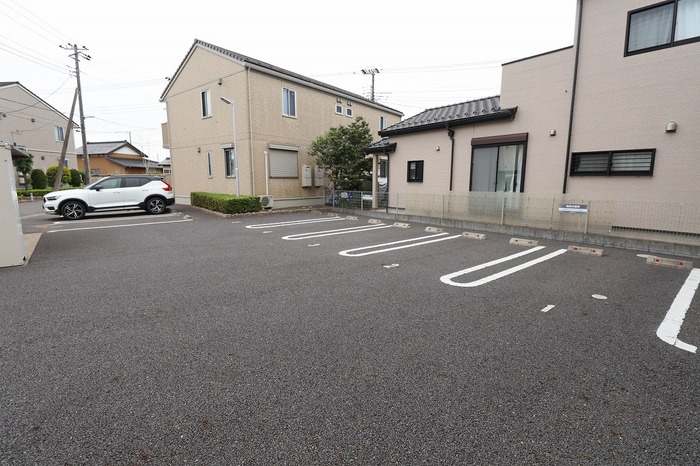 Amourの駐車場|車をお持ちの方に嬉しい駐車場付きの物件です