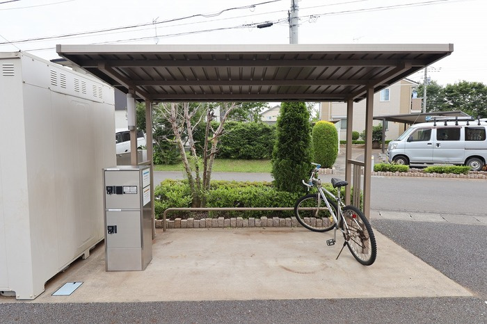 Amourのその他共用部分|屋根付きの駐輪場があります。