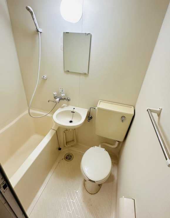 サンズオブイースト　礼金０　バストイレあり　洗濯機置き場の浴室