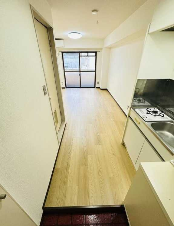 サンズオブイースト　礼金０　バストイレあり　洗濯機置き場の玄関