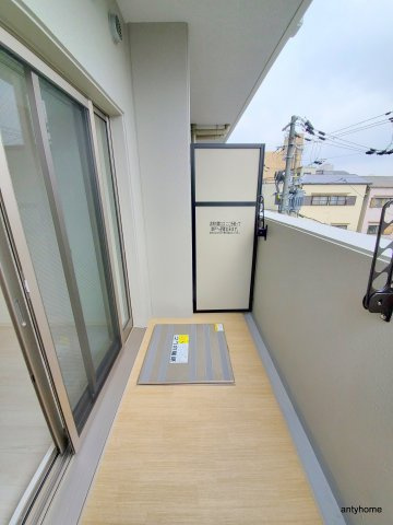 クレストタップ京橋　仲介手数料無料のバルコニー