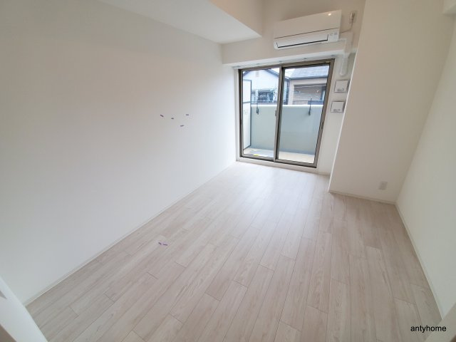 クレストタップ京橋　仲介手数料無料の居間・リビング