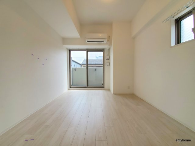 クレストタップ京橋　仲介手数料無料の居間・リビング