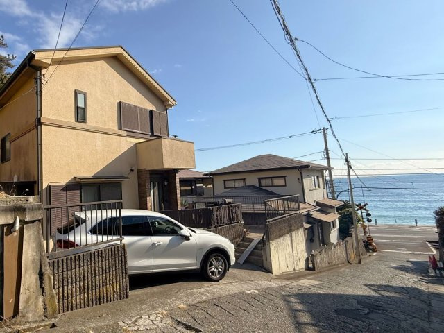 海一望！江ノ電と湘南の風景を楽しむ腰越1丁目の家の前面道路含む現地写真|眺望良好