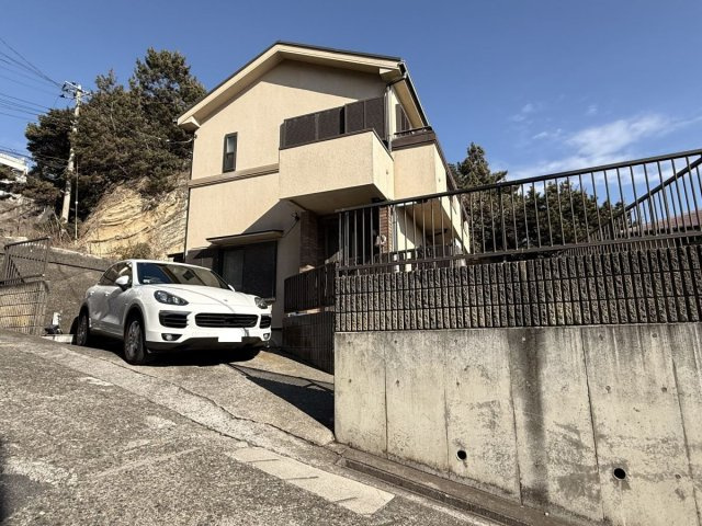 海一望！江ノ電と湘南の風景を楽しむ腰越1丁目の家の外観|現地