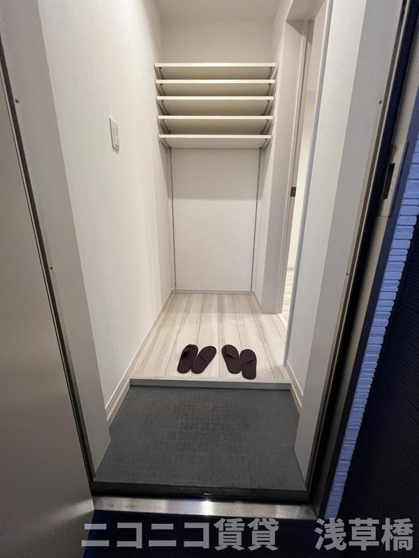 メルディア西新井本町の玄関