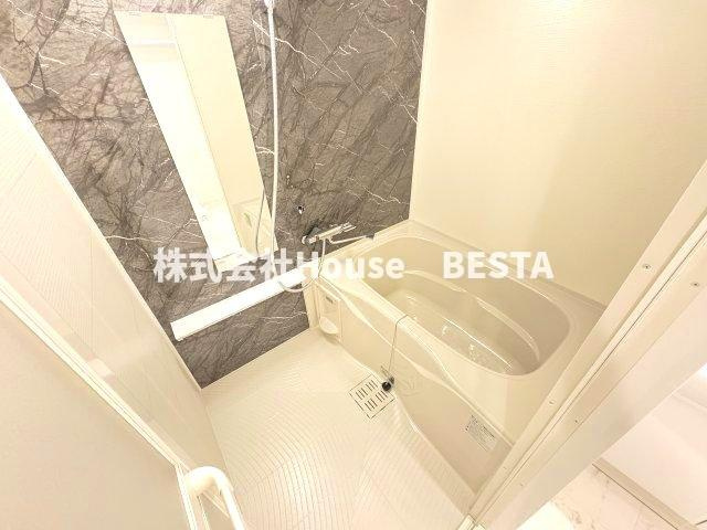 ソルテラス神戸栄町通の浴室