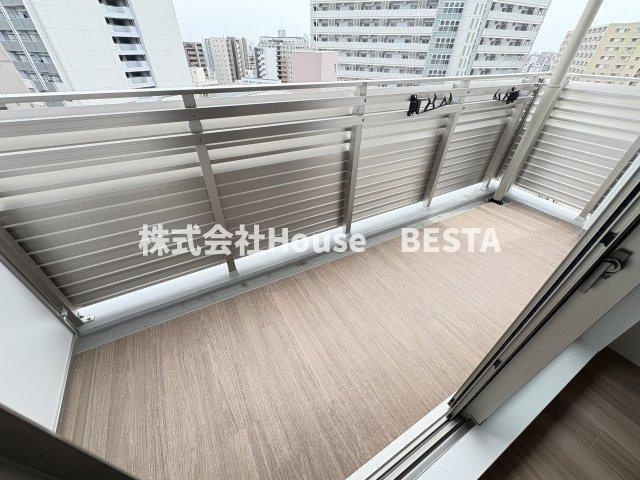 ソルテラス神戸栄町通のバルコニー