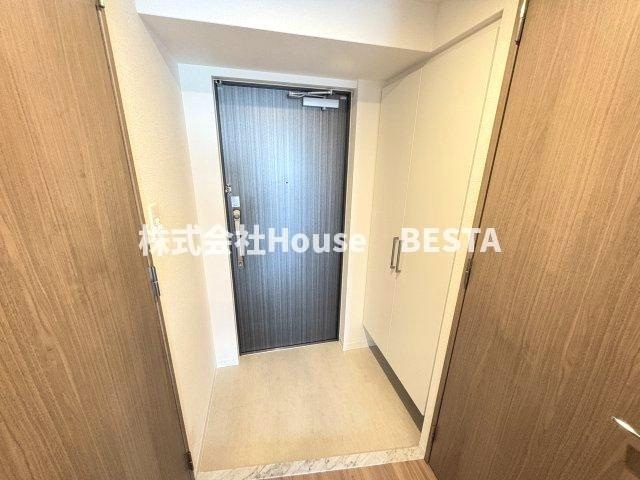 ソルテラス神戸栄町通の玄関