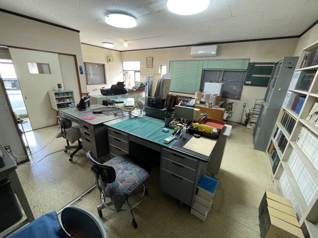 見付事務所の内装