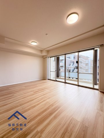 ルネッサンス21春日ザパークの居間・リビング