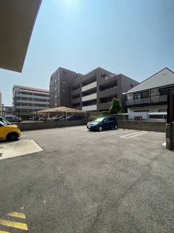 クラシェス新長田の駐車場