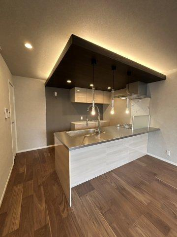 緑が丘1丁目　中古一戸建てのキッチン|LDK15.0帖　カウンターキッチン
■物件内覧・資金計画相談・住宅ローン相談、リフォーム相談、お問合せ受付中■
※当日・翌日のご内覧、ご相談はお電話でのお問合せがスムーズです！