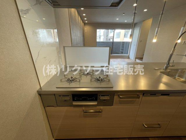 緑が丘1丁目　中古一戸建てのキッチン|ビルトイン3口コンロ
■物件内覧・資金計画相談・住宅ローン相談、リフォーム相談、お問合せ受付中■
※当日・翌日のご内覧、ご相談はお電話でのお問合せがスムーズです！
