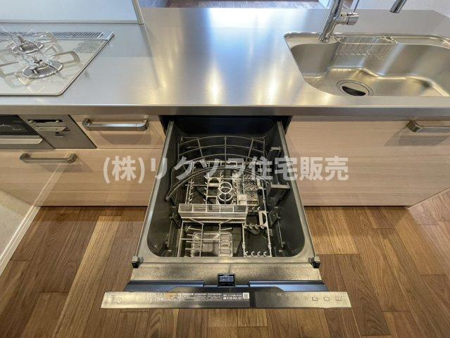 緑が丘1丁目　中古一戸建てのキッチン|食器洗い乾燥機付き
■物件内覧・資金計画相談・住宅ローン相談、リフォーム相談、お問合せ受付中■
※当日・翌日のご内覧、ご相談はお電話でのお問合せがスムーズです！