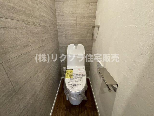 緑が丘1丁目　中古一戸建てのトイレ|温水洗浄便座付き
■物件内覧・資金計画相談・住宅ローン相談、リフォーム相談、お問合せ受付中■
※当日・翌日のご内覧、ご相談はお電話でのお問合せがスムーズです！