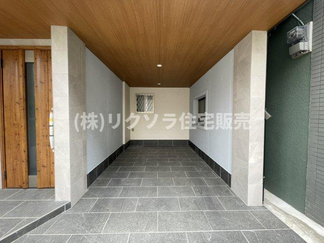 緑が丘1丁目　中古一戸建ての駐車場|ハイルーフ車1台駐車可能
■物件内覧・資金計画相談・住宅ローン相談、リフォーム相談、お問合せ受付中■
※当日・翌日のご内覧、ご相談はお電話でのお問合せがスムーズです！