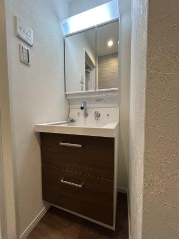 緑が丘1丁目　中古一戸建ての独立洗面台|シャワー付き洗面化粧台
■物件内覧・資金計画相談・住宅ローン相談、リフォーム相談、お問合せ受付中■
※当日・翌日のご内覧、ご相談はお電話でのお問合せがスムーズです！