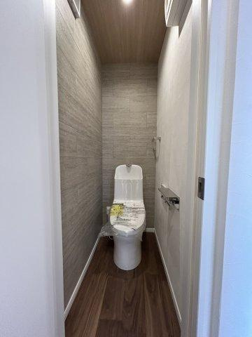 緑が丘1丁目　中古一戸建てのトイレ|温水洗浄便座付き
■物件内覧・資金計画相談・住宅ローン相談、リフォーム相談、お問合せ受付中■
※当日・翌日のご内覧、ご相談はお電話でのお問合せがスムーズです！