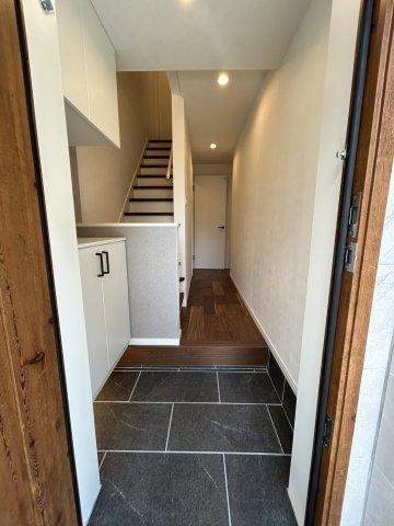 緑が丘1丁目　中古一戸建ての玄関|シューズボックス
■物件内覧・資金計画相談・住宅ローン相談、リフォーム相談、お問合せ受付中■
※当日・翌日のご内覧、ご相談はお電話でのお問合せがスムーズです！