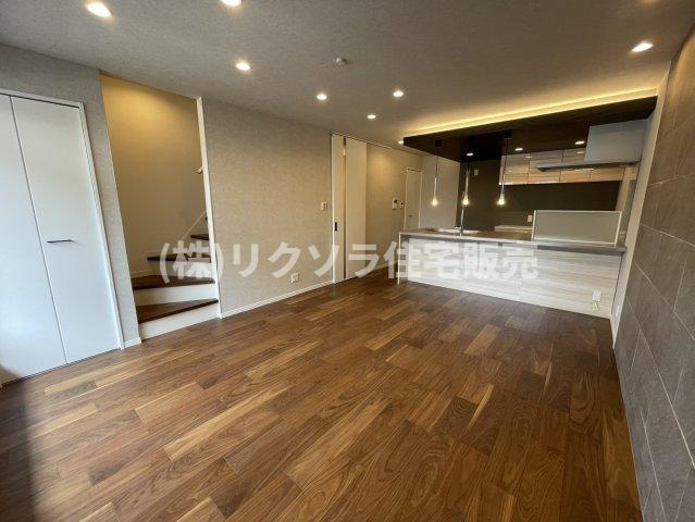 緑が丘1丁目　中古一戸建ての居間・リビング|LDK15.0帖
■物件内覧・資金計画相談・住宅ローン相談、リフォーム相談、お問合せ受付中■
※当日・翌日のご内覧、ご相談はお電話でのお問合せがスムーズです！